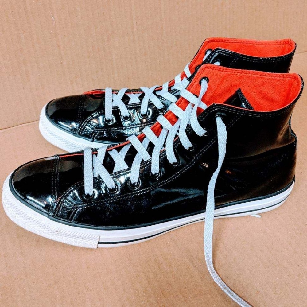 BLACK LEATHER CONVERSE ALL STARS